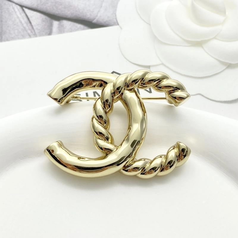 TechFriendly Chanel Brooches 228097