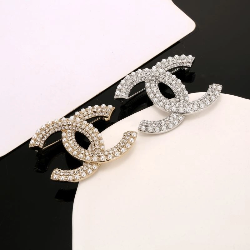 Snug Chanel Brooches 228099