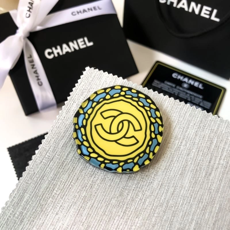 Supportive Chanel Brooches 228088