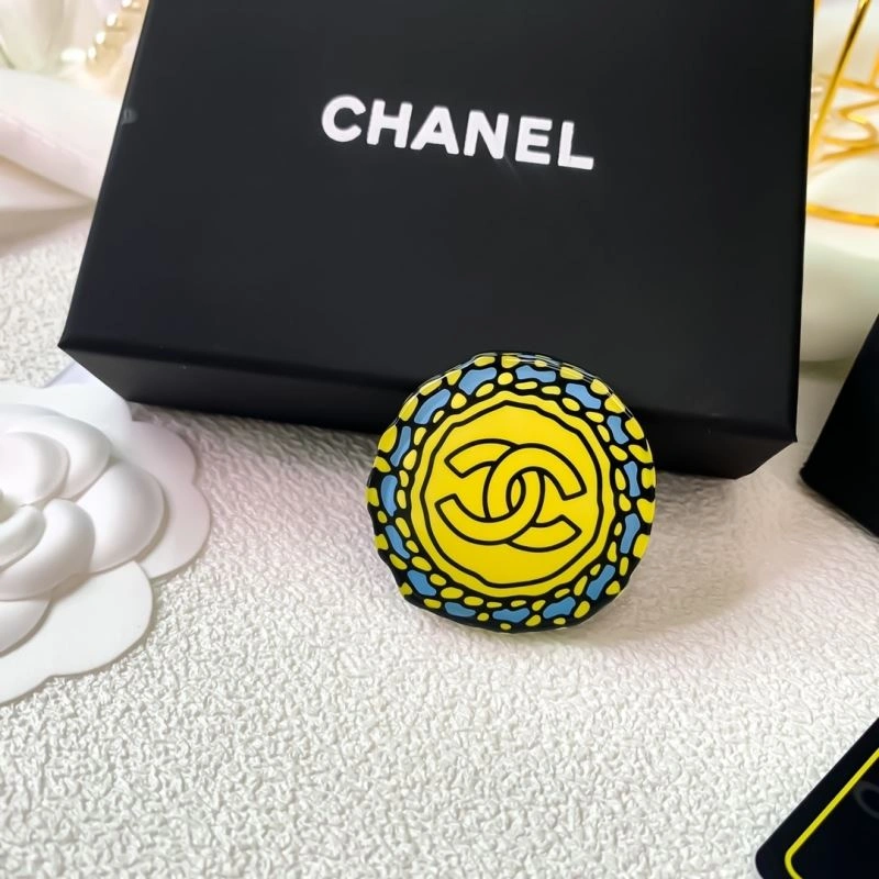 Supportive Chanel Brooches 228088