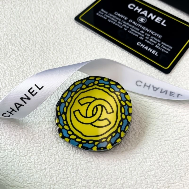 Supportive Chanel Brooches 228088