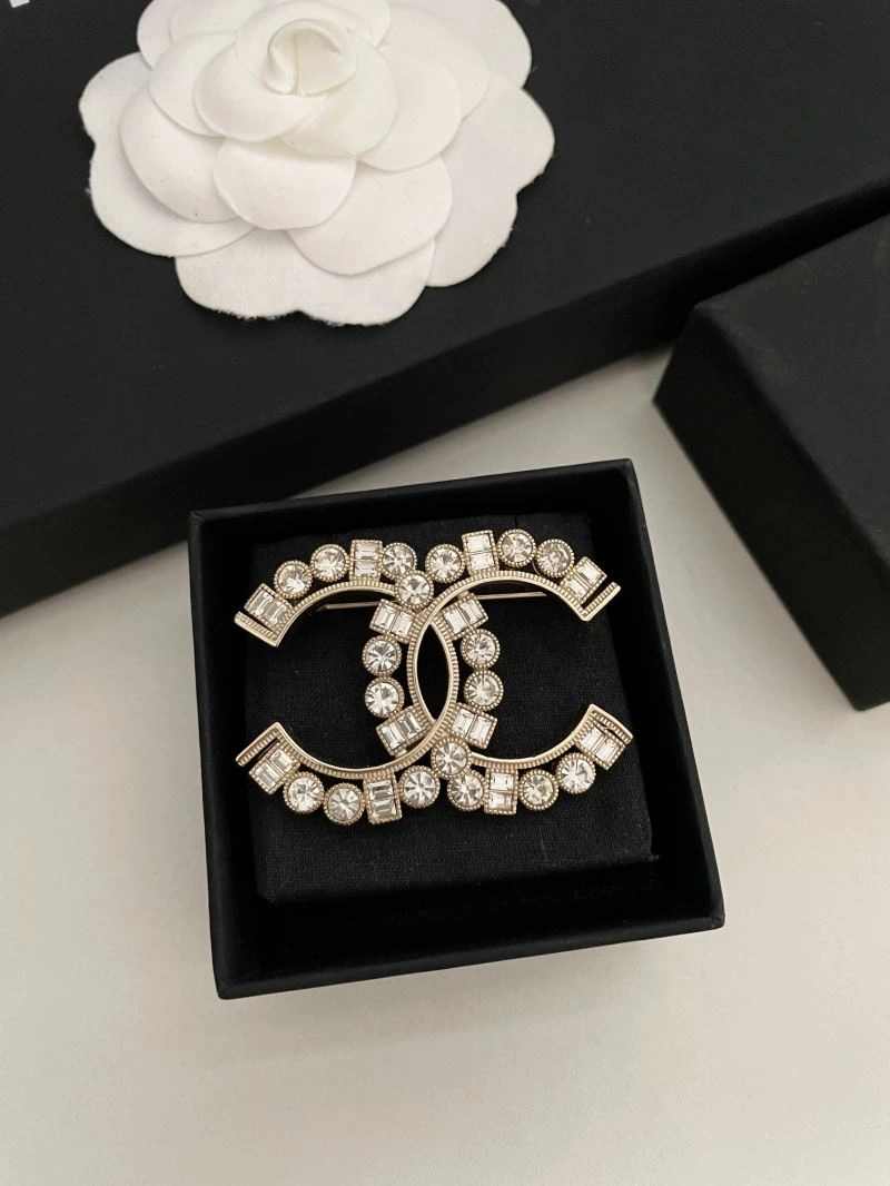 Chanel Brooches Comfortable 228110
