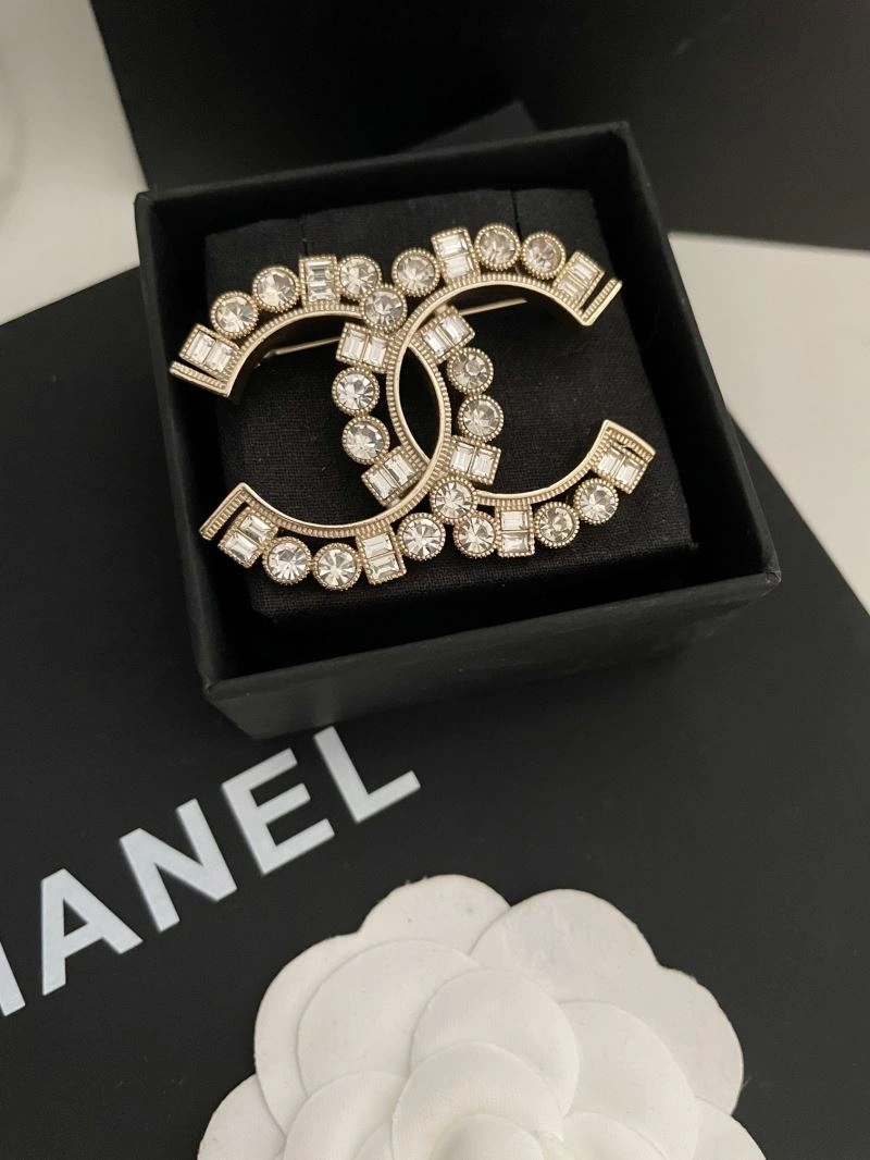 Chanel Brooches Comfortable 228110