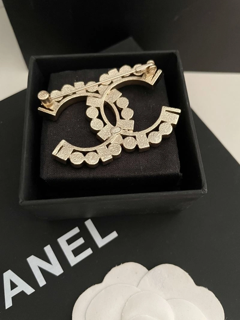 Chanel Brooches Comfortable 228110