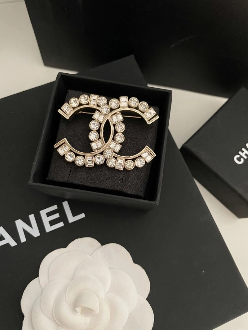 Chanel Brooches Comfortable 228110
