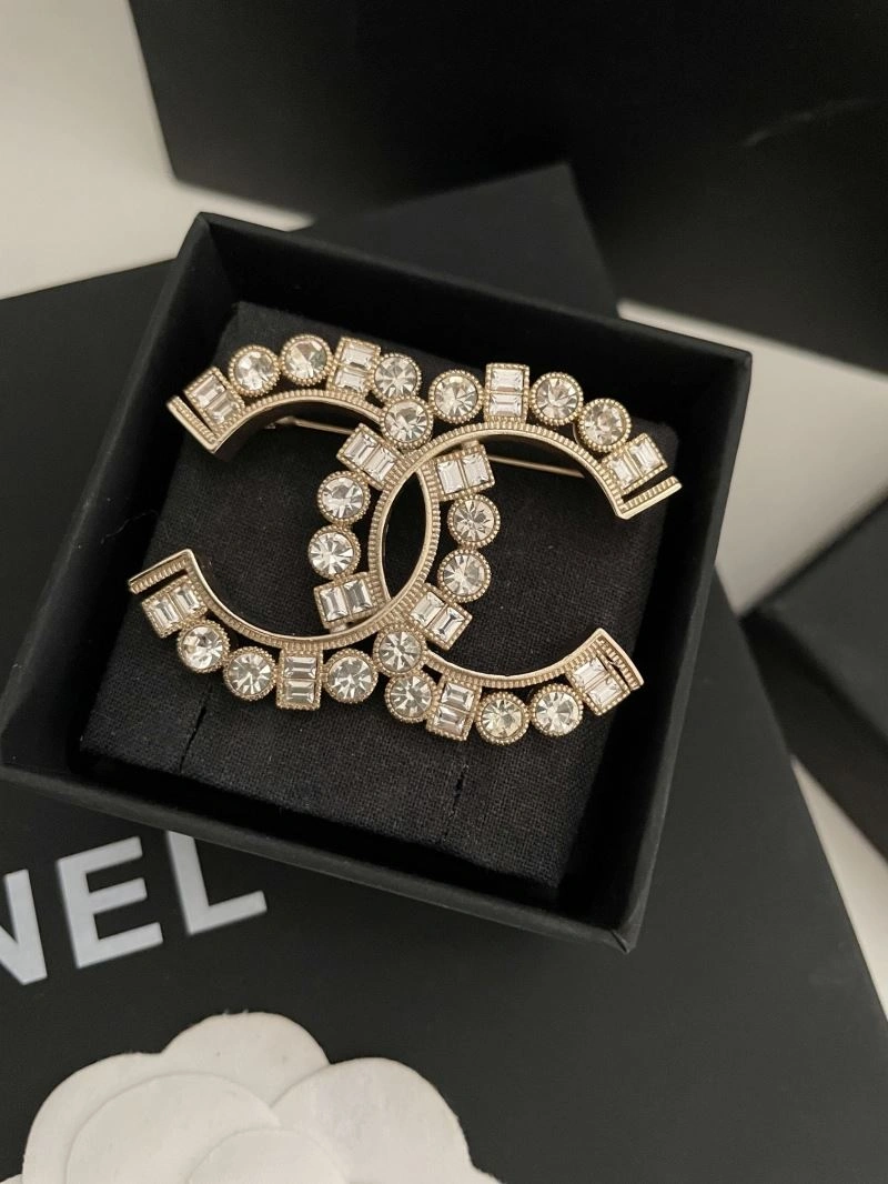Chanel Brooches Comfortable 228110
