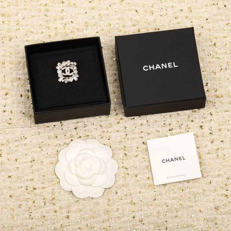 StreetReady Chanel Brooches 226425