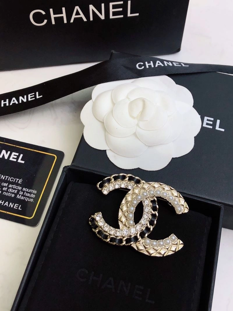 Affordable Chanel Brooches 226402