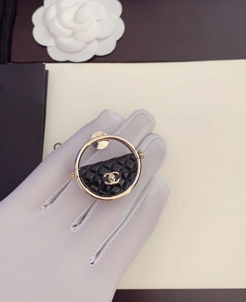 Chanel Brooches SmoothTexture 226407