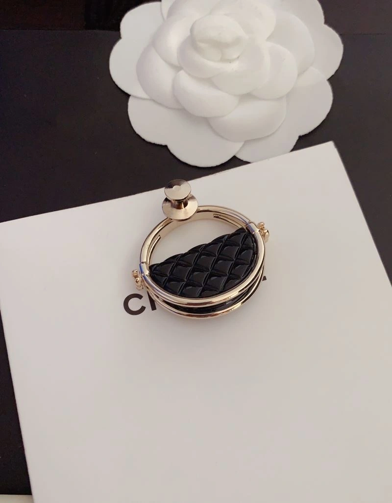 Chanel Brooches SmoothTexture 226407