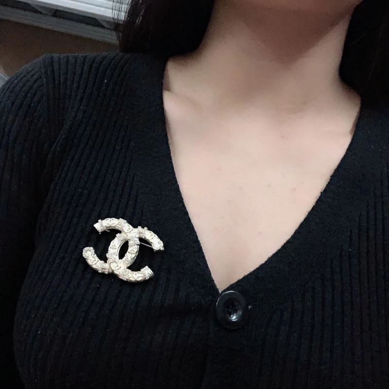 Durable Chanel Brooches 226395