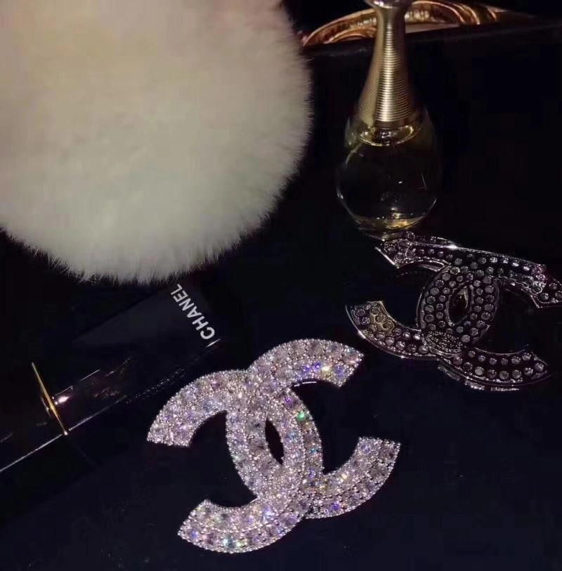 Bold Chanel Brooches 226384