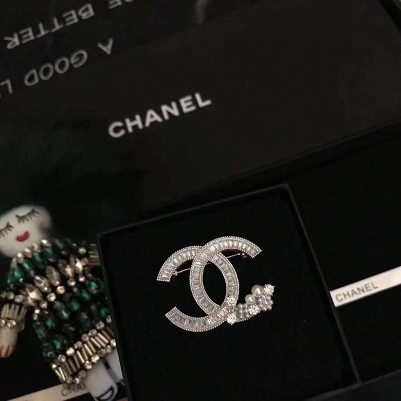 Sophisticated Chanel Brooches 226381