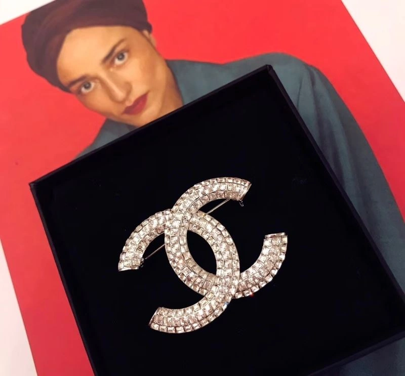 Timeless Chanel Brooches 226389