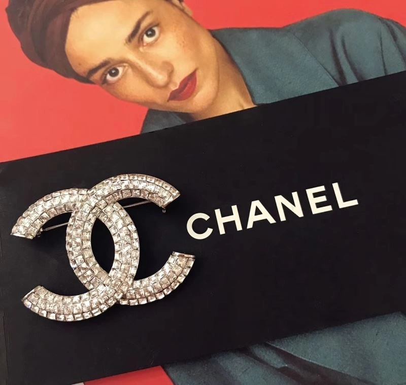 Timeless Chanel Brooches 226389
