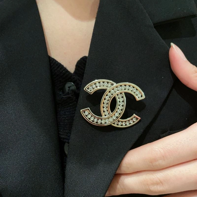 Fashionable Chanel Brooches 226370