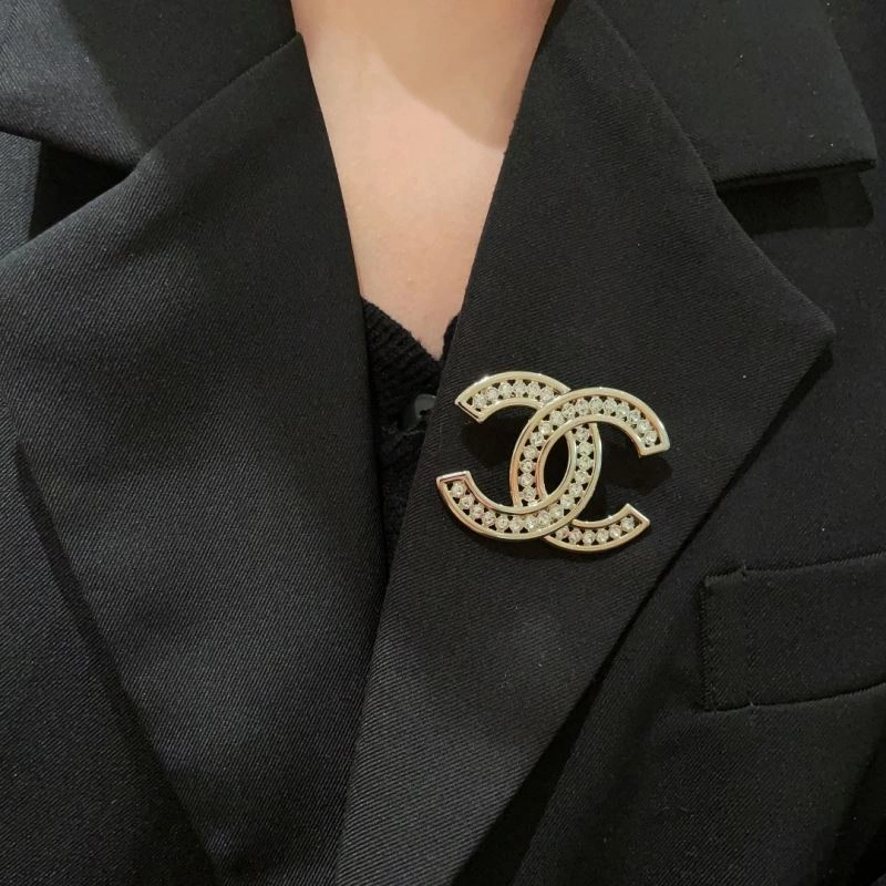 Fashionable Chanel Brooches 226370