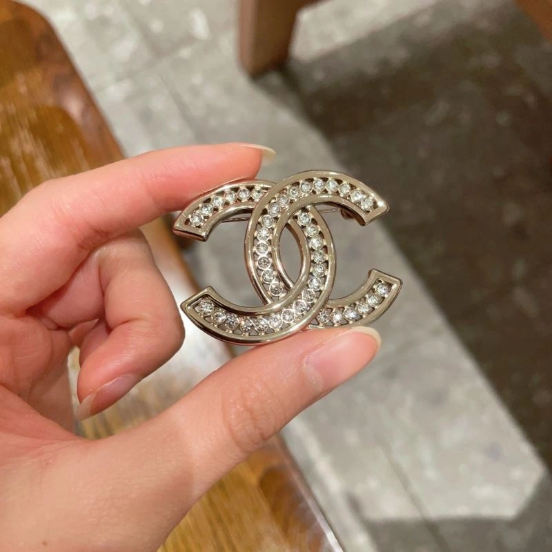 Fashionable Chanel Brooches 226370