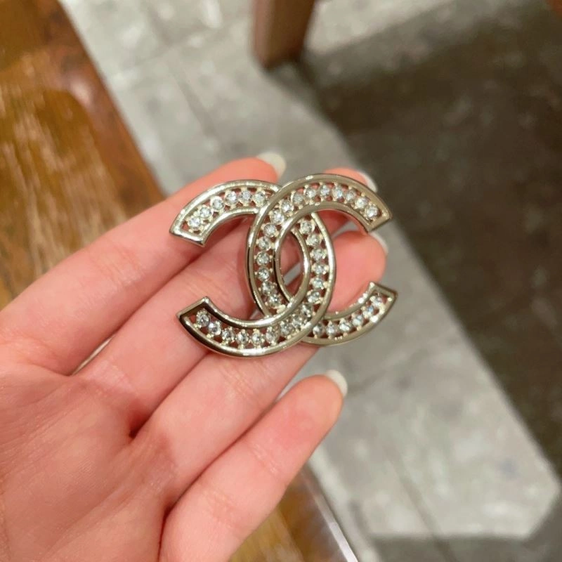 Fashionable Chanel Brooches 226370