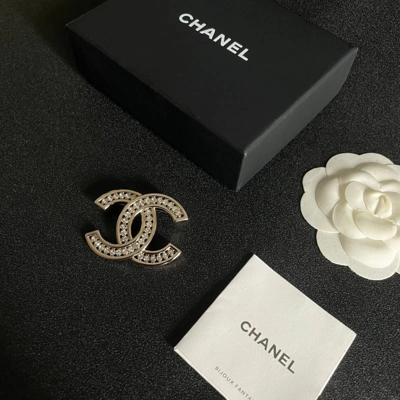 Fashionable Chanel Brooches 226370