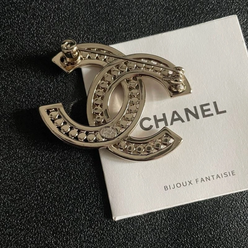 Fashionable Chanel Brooches 226370