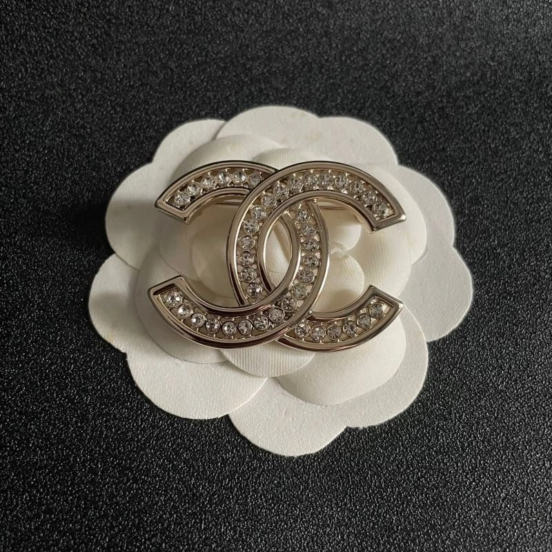 Fashionable Chanel Brooches 226370