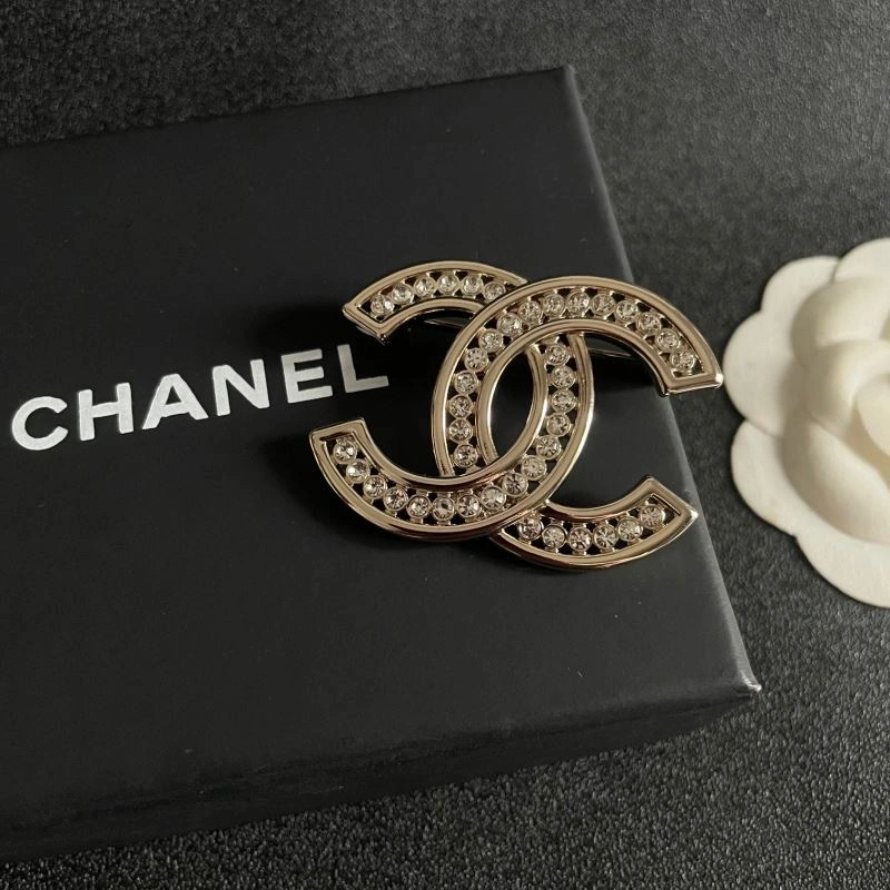 Fashionable Chanel Brooches 226370