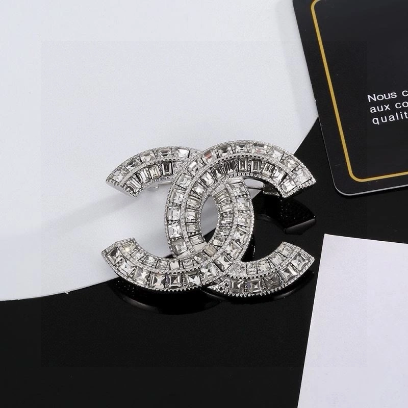 RelaxedFit Chanel Brooches 226375