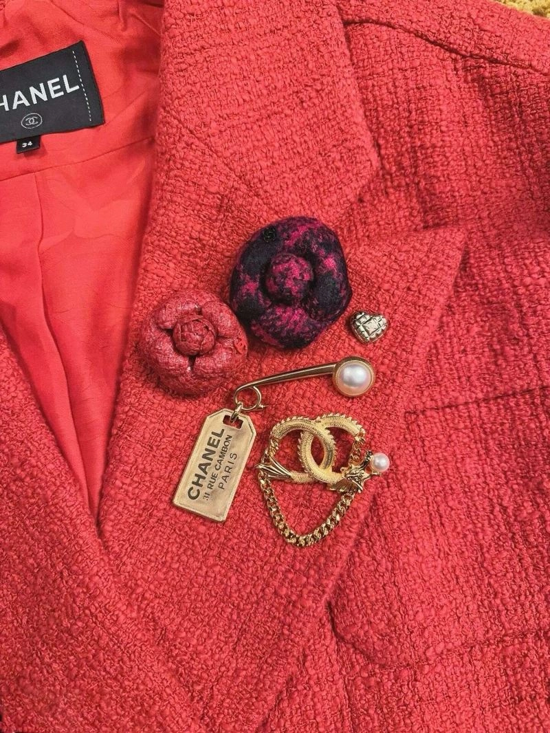 HighPerformance Chanel Brooches 226372