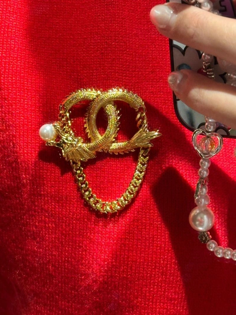 HighPerformance Chanel Brooches 226372