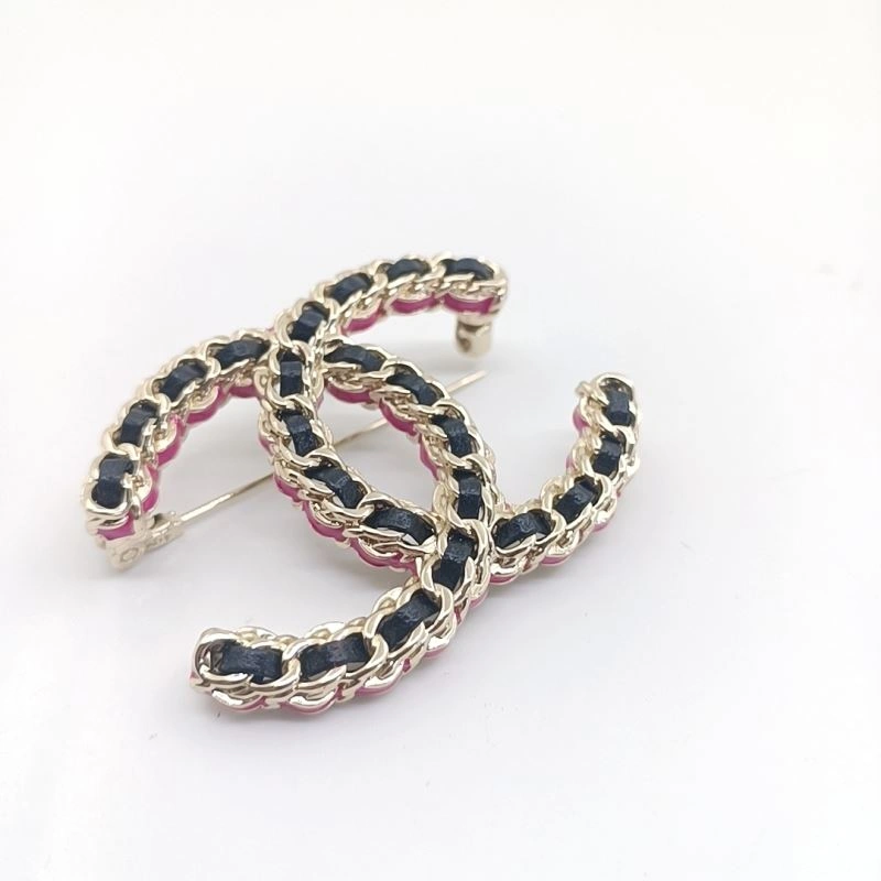 Compact Chanel Brooches 226373