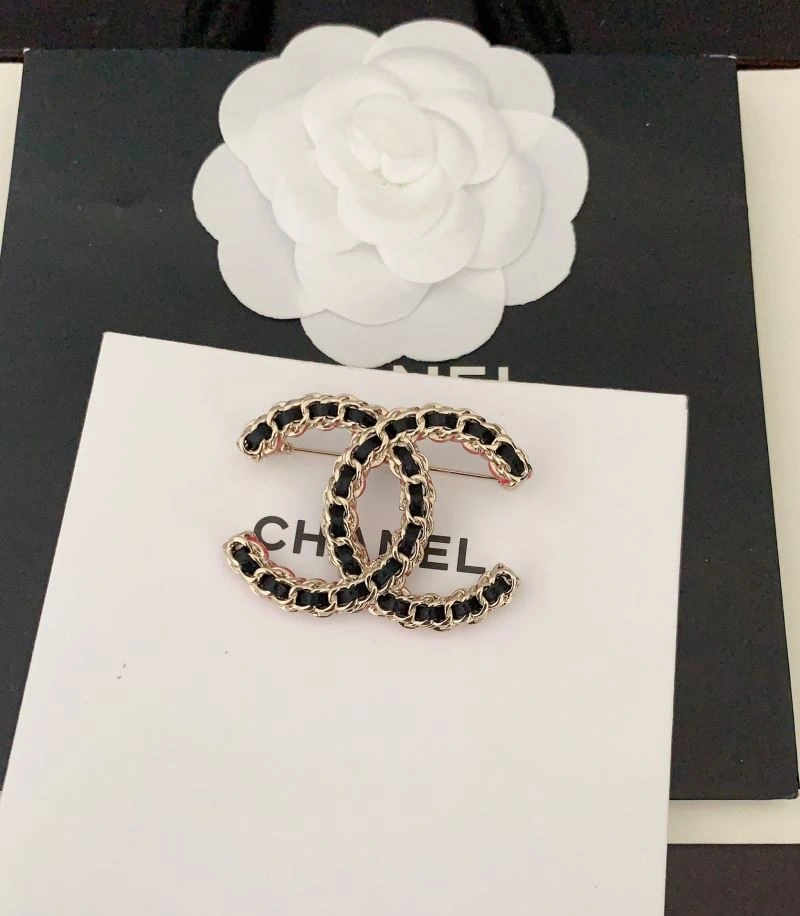 Compact Chanel Brooches 226373
