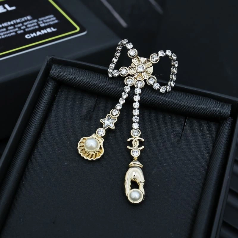 Trendsetting Chanel Brooches 226396