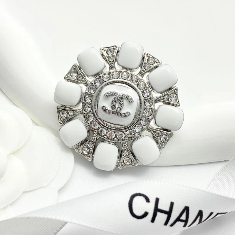 Versatile Chanel Brooches 226361