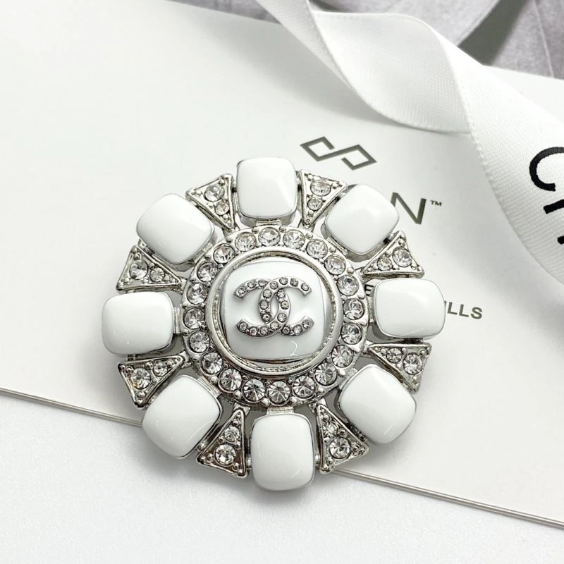 Versatile Chanel Brooches 226361