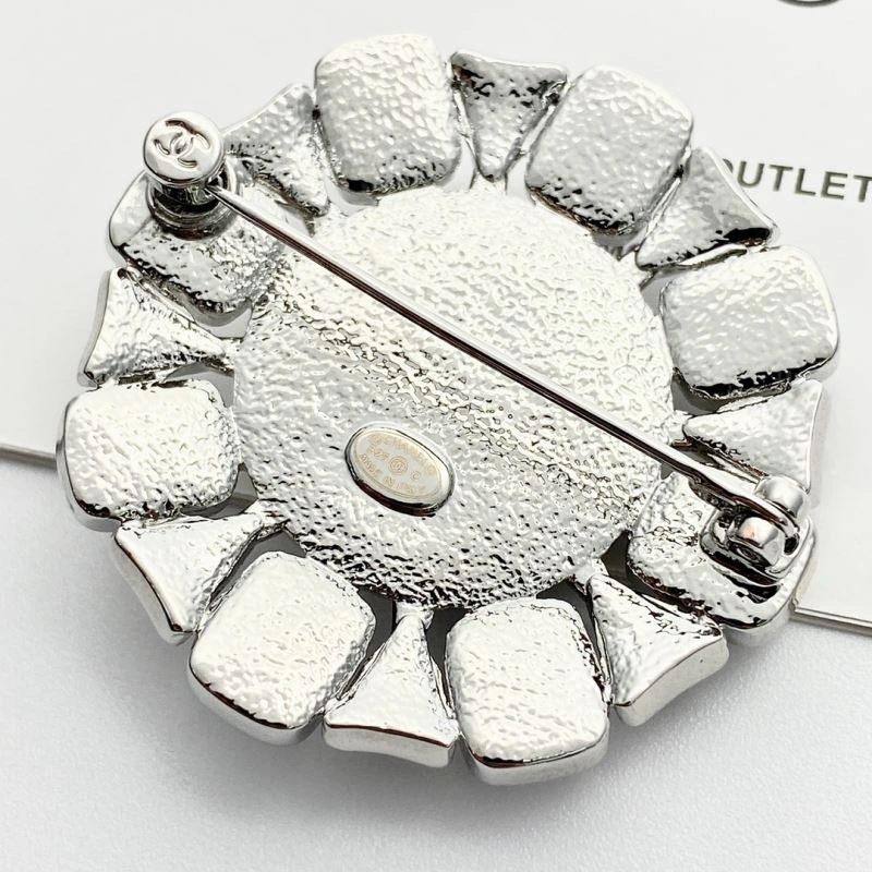 Versatile Chanel Brooches 226361
