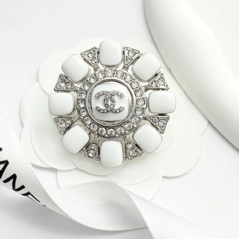 Versatile Chanel Brooches 226361