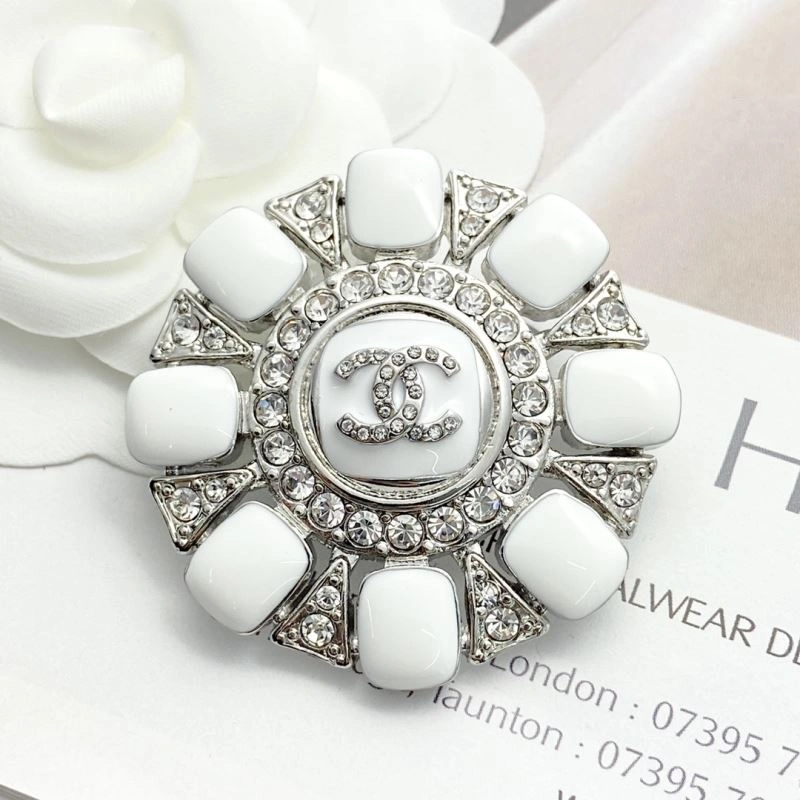 Versatile Chanel Brooches 226361