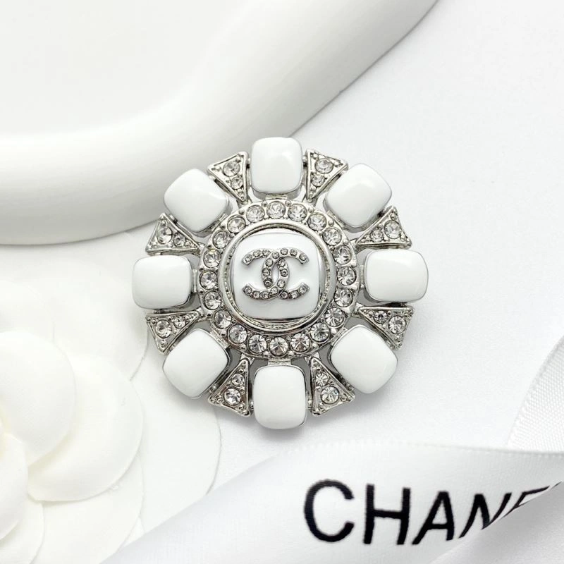 Versatile Chanel Brooches 226361