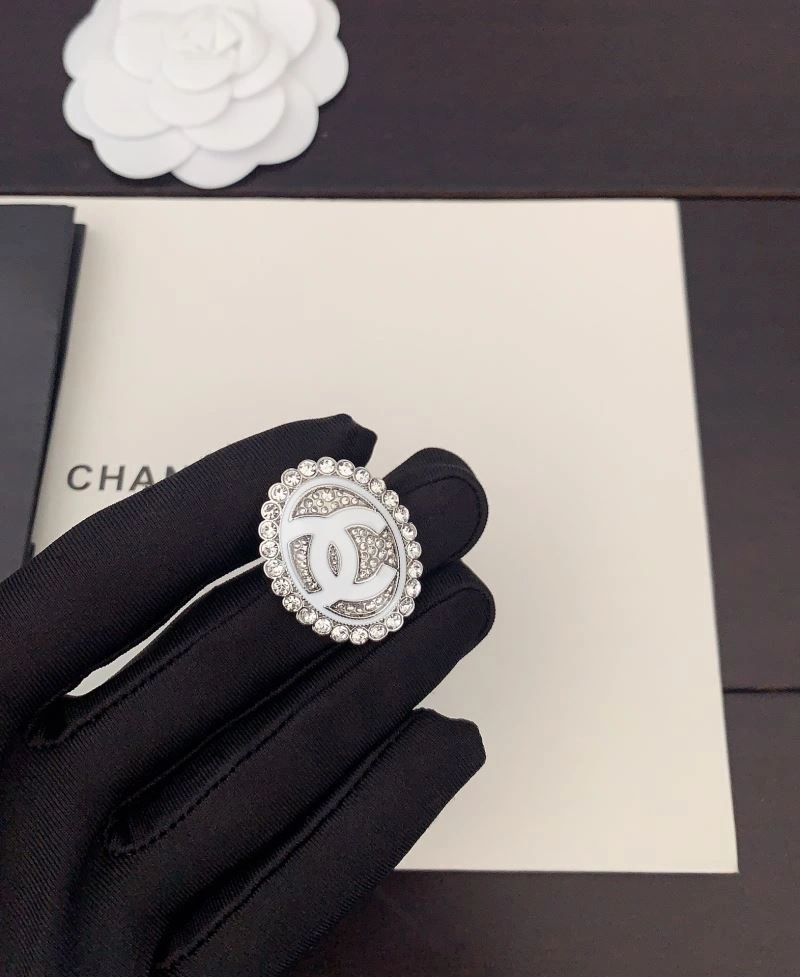 Chanel Brooches FashionForward 226401