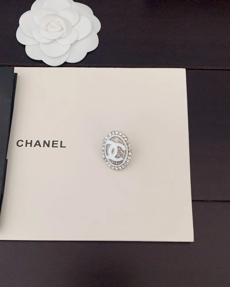 Chanel Brooches FashionForward 226401