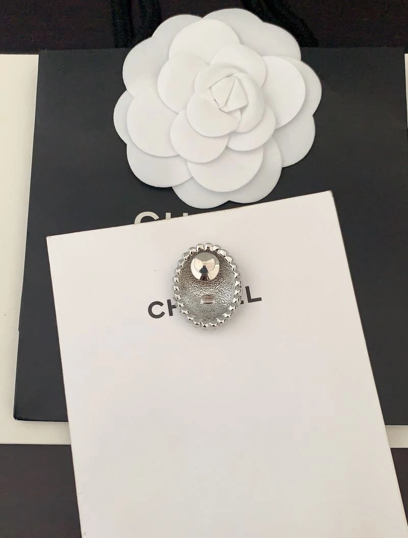 Chanel Brooches FashionForward 226401