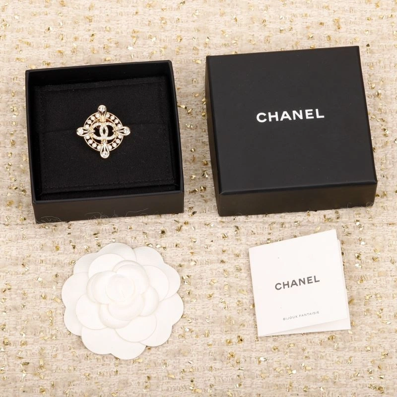 MultiPurpose Chanel Brooches 226337