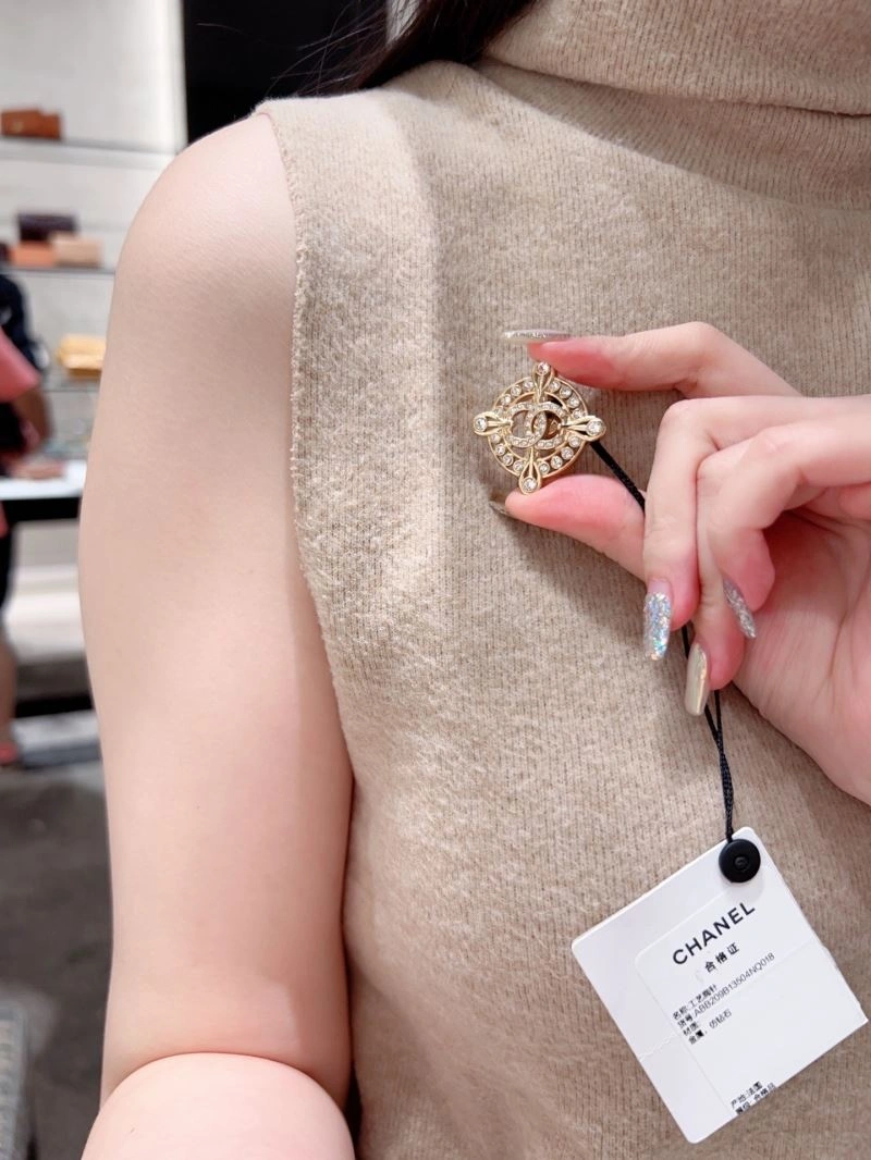MultiPurpose Chanel Brooches 226337