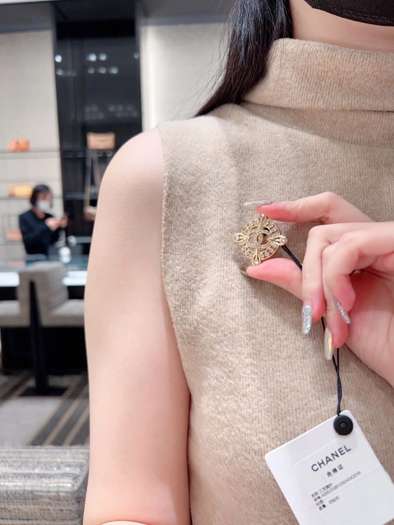 MultiPurpose Chanel Brooches 226337