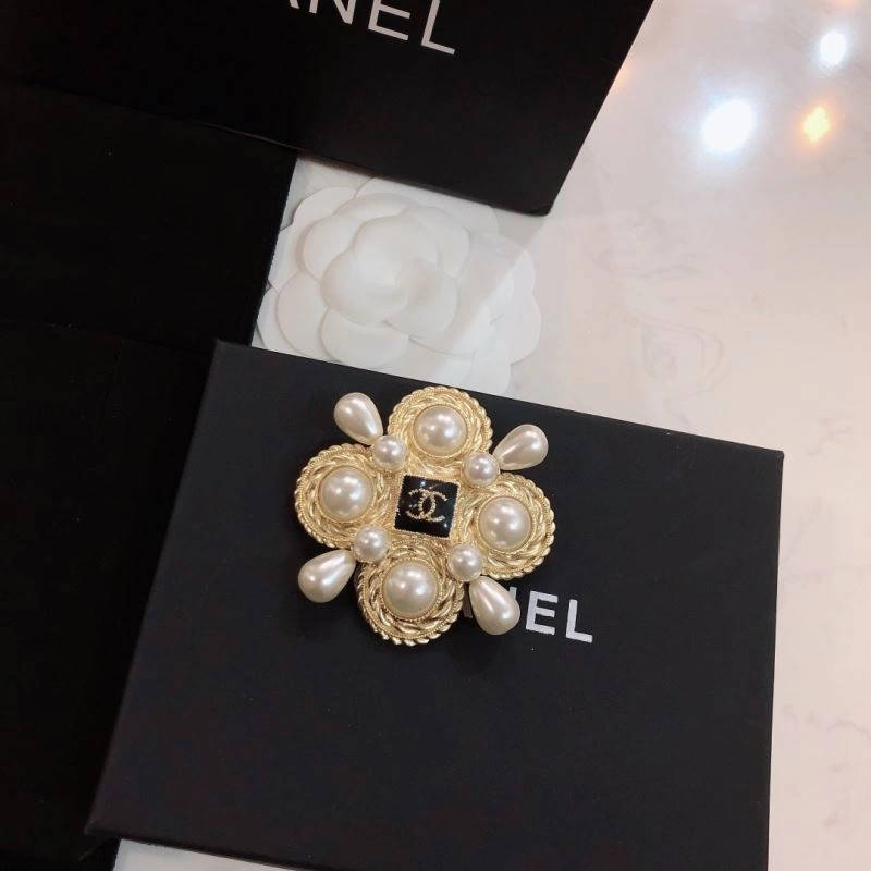 GoAnywhere Chanel Brooches 226328