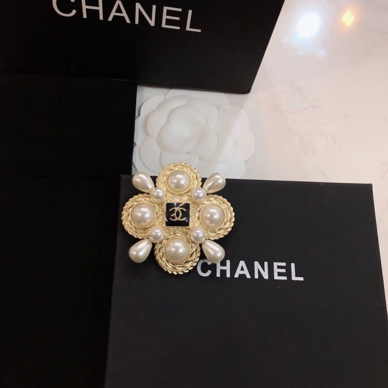 GoAnywhere Chanel Brooches 226328