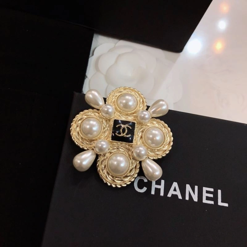GoAnywhere Chanel Brooches 226328