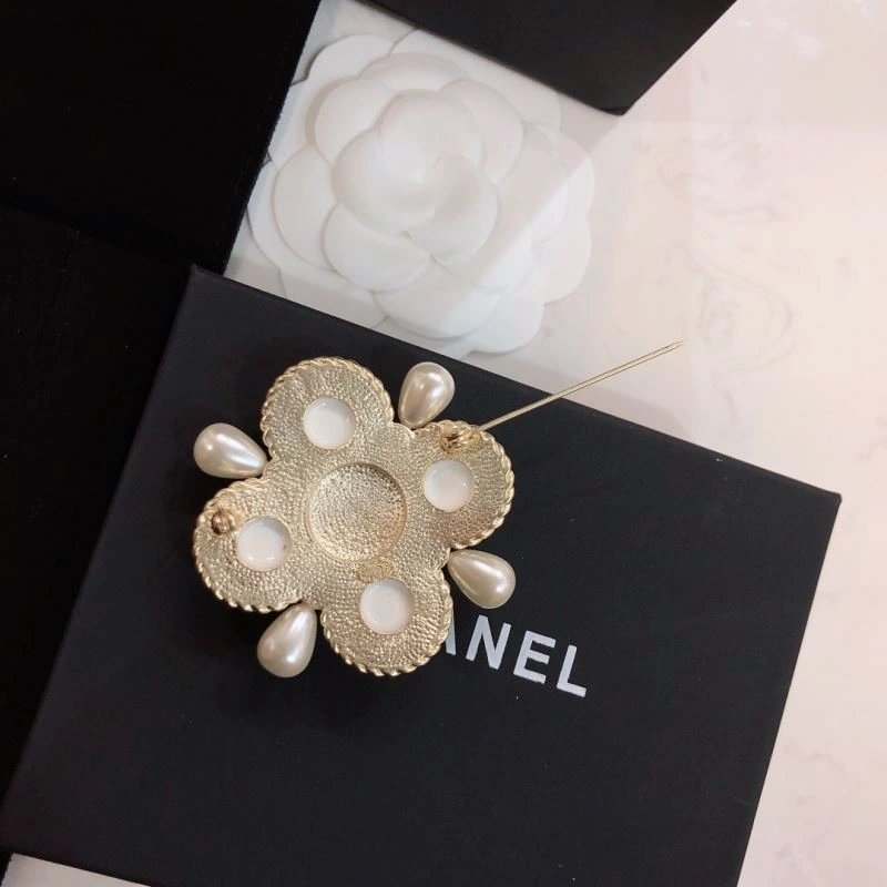 GoAnywhere Chanel Brooches 226328