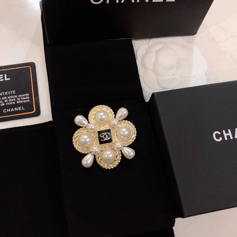 GoAnywhere Chanel Brooches 226328